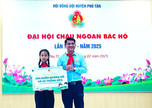 Những 'bông hoa' đẹp trong vườn hoa Cháu ngoan Bác Hồ ảnh 2