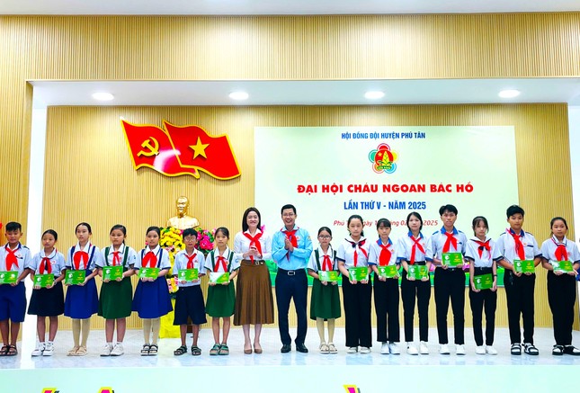 Những 'bông hoa' đẹp trong vườn hoa Cháu ngoan Bác Hồ ảnh 3