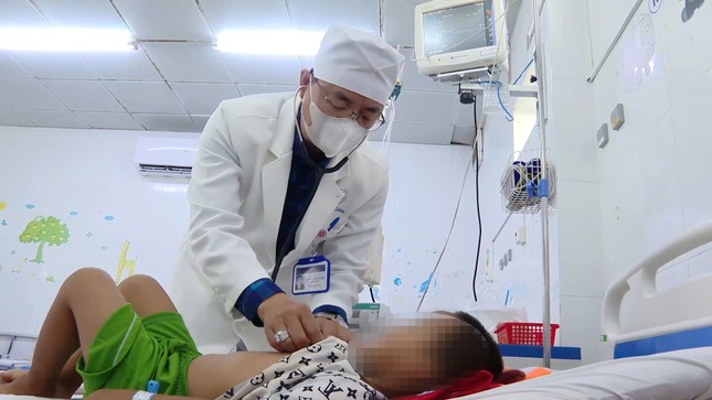 4 trẻ em ăn phải mì tôm có trộn thuốc diệt chuột ảnh 1