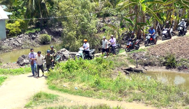 Khen thưởng công an, người dân truy bắt 2 kẻ cướp tài sản giữa ban ngày ảnh 2