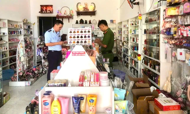 Cà Mau phát hiện nhiều vụ bán mỹ phẩm không rõ nguồn gốc ảnh 1