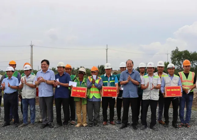 Nỗ lực hoàn thành cao tốc Cần Thơ – Cà Mau vào tháng 12 ảnh 2