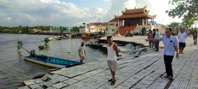 Sạt lở sát chân di tích miếu bà Thủy Long ảnh 1