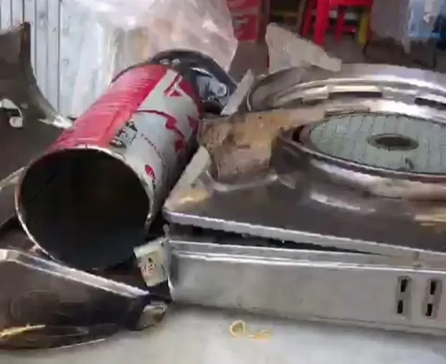 Nổ bình gas mini, 8 người đang ăn giỗ phải nhập viện ảnh 1