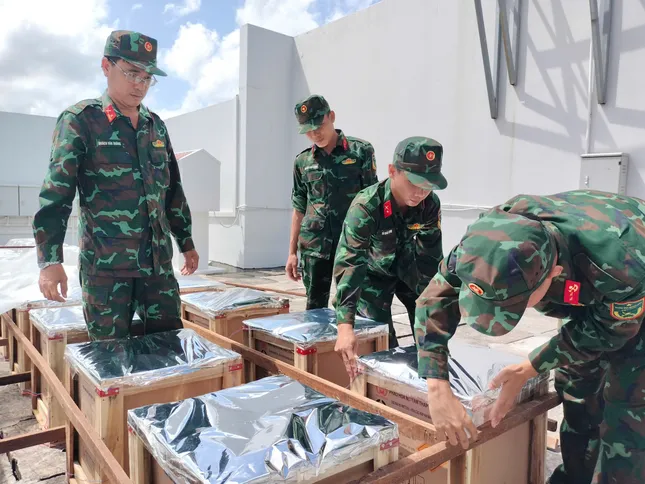 Cận cảnh trận địa pháo hoa mừng hợp nhất Cà Mau - Bạc Liêu tối nay- Ảnh 5. Cận cảnh trận địa pháo hoa mừng hợp nhất Cà Mau - Bạc Liêu tối nay- Ảnh 5.