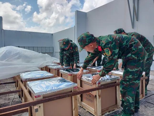 Cận cảnh trận địa pháo hoa mừng hợp nhất Cà Mau - Bạc Liêu tối nay- Ảnh 7. Cận cảnh trận địa pháo hoa mừng hợp nhất Cà Mau - Bạc Liêu tối nay- Ảnh 7.