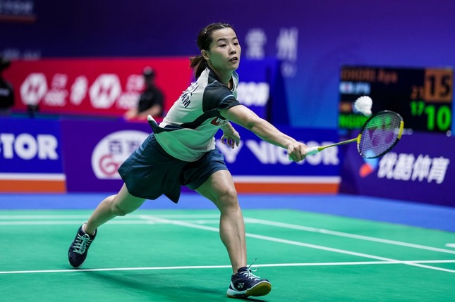 Nguyễn Thùy Linh thể hiện bản lĩnh, thẳng tiến tứ kết Indonesia Masters 2025 ảnh 1