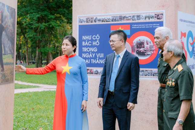 Bức tranh 3 miền thống nhất dài 300 m ảnh 2