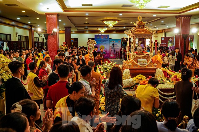 Kéo dài thời gian chiêm bái xá lợi Phật ảnh 2