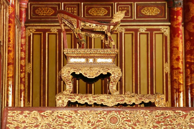 Chỉ đạo mới nhất của Bộ Văn hóa về ngai vua triều Nguyễn bị xâm hại ảnh 4