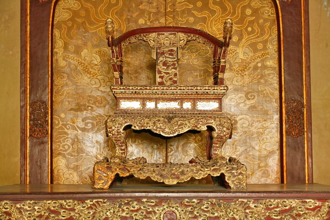 Chỉ đạo mới nhất của Bộ Văn hóa về ngai vua triều Nguyễn bị xâm hại ảnh 3