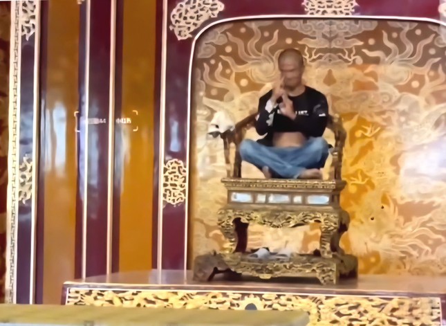 Chỉ đạo mới nhất của Bộ Văn hóa về ngai vua triều Nguyễn bị xâm hại ảnh 2