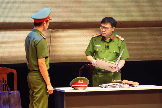 Vở kịch về chiến sĩ công an triệt phá đường dây ma túy lấy nước mắt khán giả ảnh 1