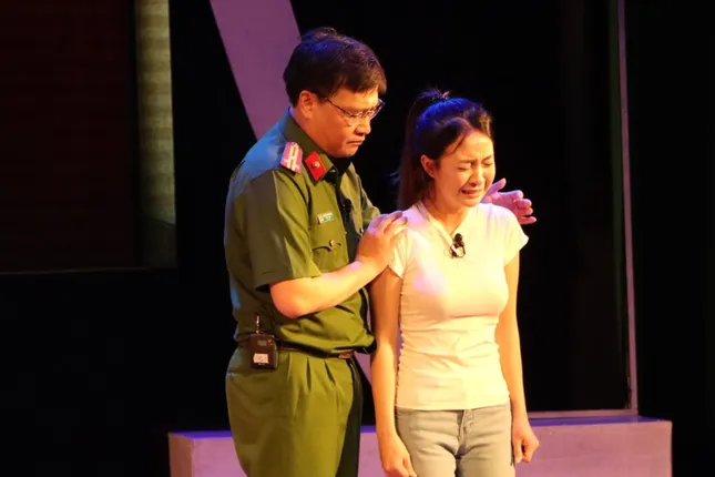 Vở kịch về chiến sĩ công an triệt phá đường dây ma túy lấy nước mắt khán giả ảnh 2