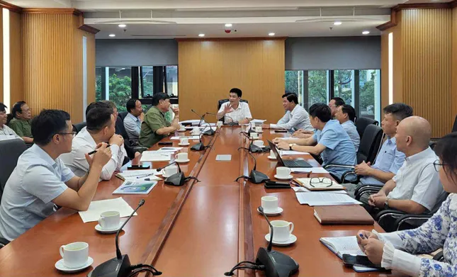 Bộ Xây dựng làm việc với Công ty TNHH Hòa Bình về giải pháp mới trong thi công dự án giao thông ảnh 1