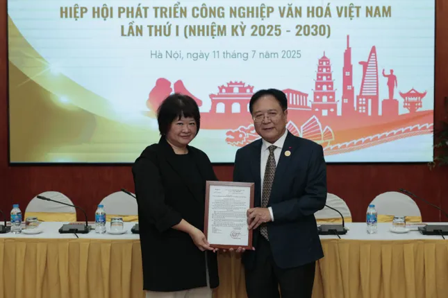NSND Vương Duy Biên lên chức chủ tịch ảnh 1
