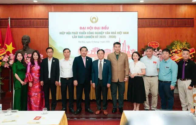 NSND Vương Duy Biên lên chức chủ tịch ảnh 3