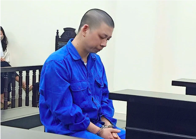 Nhân viên bưu điện chiếm đoạt tiền của người hưu trí bằng thủ đoạn tẩy xóa sổ tiết kiệm ảnh 1