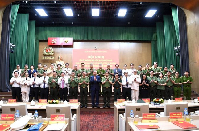 Gắn kết chặt chẽ việc học tập, làm theo Bác với xây dựng lực lượng CAND thật sự trong sạch, vững mạnh ảnh 10