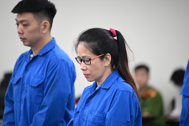 Dẫn giải cựu vụ phó thuộc Bộ Công Thương và các bị cáo trong vụ đưa nhận hối lộ tới toà ảnh 4