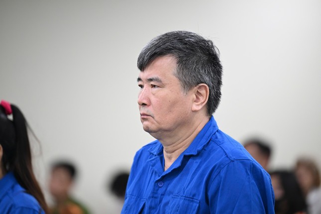Cựu vụ phó thuộc Bộ Công Thương khai được chủ doanh nghiệp đưa xấp &apos;sổ đỏ&apos; rất dày để chọn ảnh 1