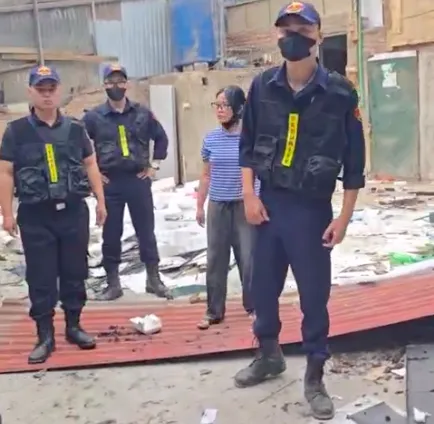 Hà Nội: Người dân tố bị nhóm người &apos;lạ&apos; đập phá nhà cửa, hành hung ảnh 2