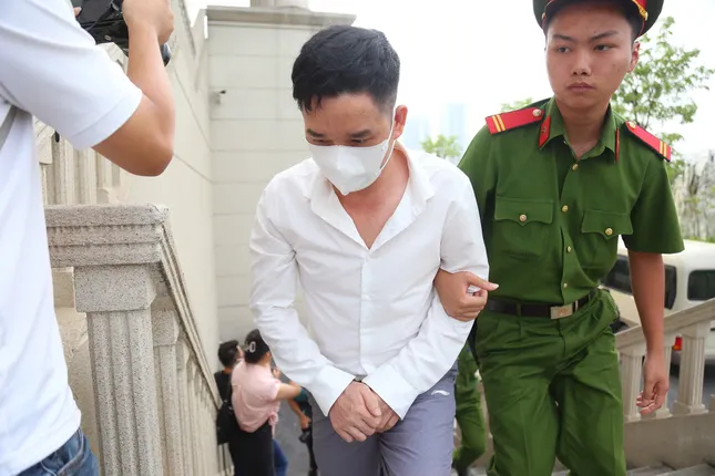 Dẫn giải cựu Bí thư Vĩnh Phúc Hoàng Thị Thúy Lan và đồng phạm đến tòa ảnh 9
