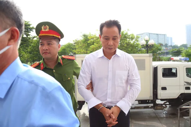 Dẫn giải cựu Bí thư Vĩnh Phúc Hoàng Thị Thúy Lan và đồng phạm đến tòa ảnh 3