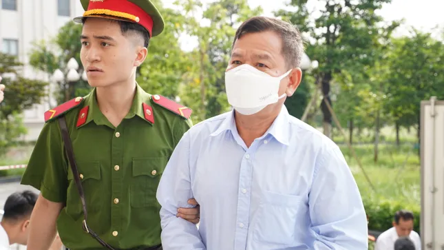 Dẫn giải cựu Bí thư Vĩnh Phúc Hoàng Thị Thúy Lan và đồng phạm đến tòa ảnh 4