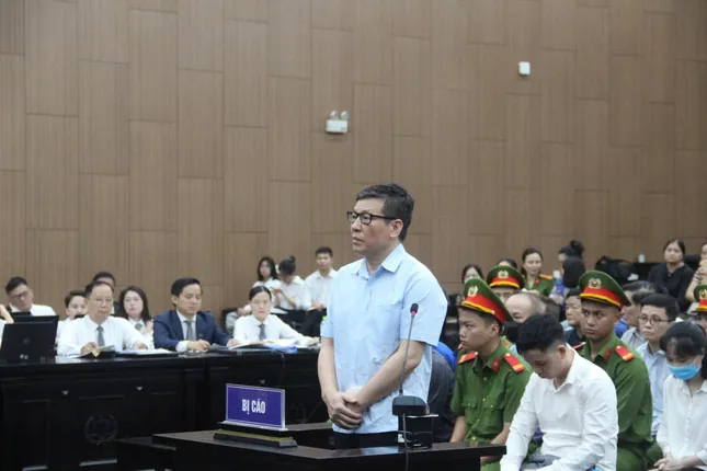 Cựu Chủ tịch tỉnh Vĩnh Phúc nói 10 tỷ và 800 nghìn USD bị phát hiện khi khám nhà là ‘tiền riêng của anh em’ ảnh 1