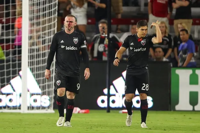 Wayne Rooney dính chấn thương kinh dị ở Mỹ ảnh 1