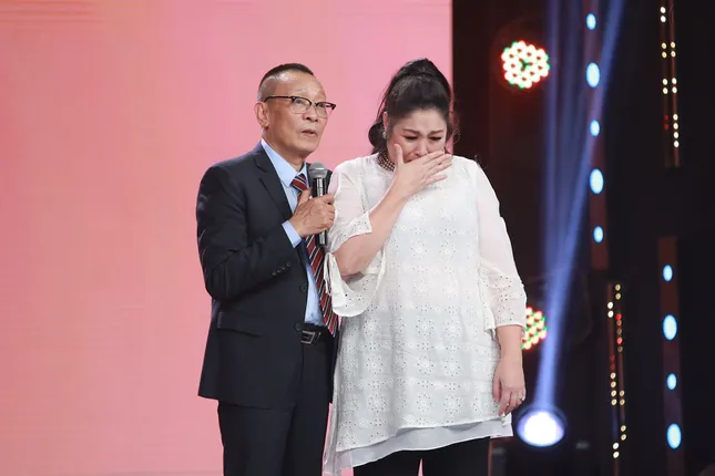 NSND Hồng Vân bật khóc nức nở tiếc thương những nghệ sĩ đã ra đi ảnh 2
