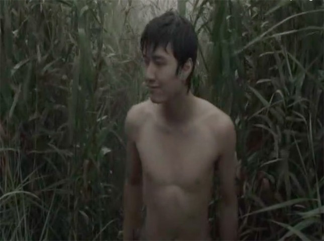 Showbiz 19/7: Chân dung mẫu nữ ngực 'khủng' làm 'tú bà' ảnh 4