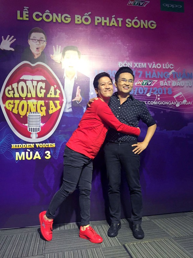 Showbiz 19/7: Chân dung mẫu nữ ngực 'khủng' làm 'tú bà' ảnh 6