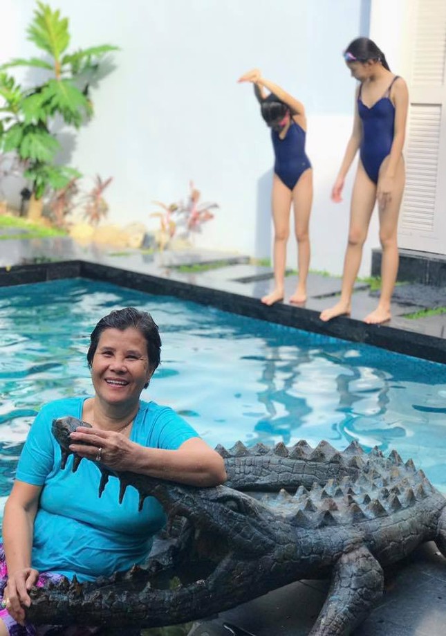 Con gái Quyền Linh xinh đẹp và sở hữu chiều cao khủng ảnh 10