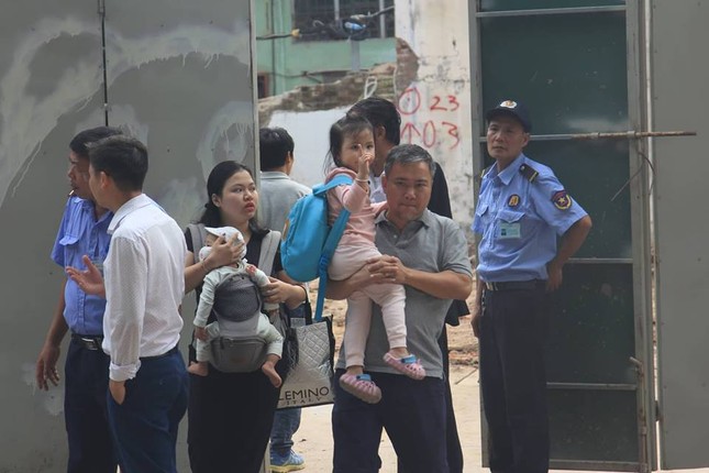 Hiện trường vụ sập tường nhà cạnh hồ Gươm ảnh 9