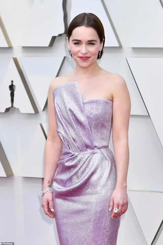 Mãn nhãn với những bộ cánh gợi cảm trên thảm đỏ Oscar 2019 ảnh 12