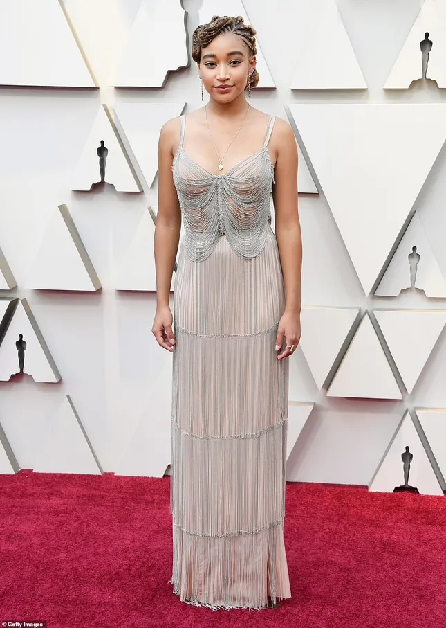 Mãn nhãn với những bộ cánh gợi cảm trên thảm đỏ Oscar 2019 ảnh 1
