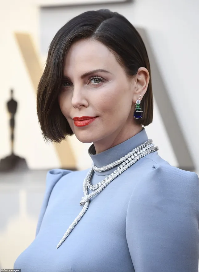 Mãn nhãn với những bộ cánh gợi cảm trên thảm đỏ Oscar 2019 ảnh 9