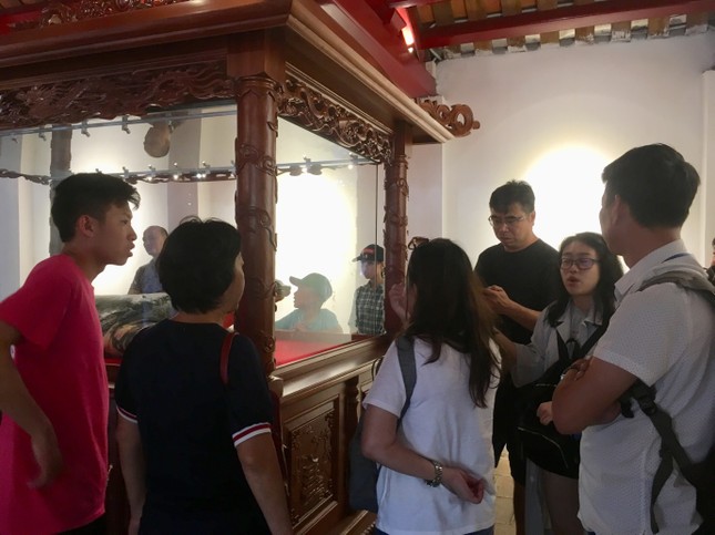 Tiêu bản cụ rùa Hồ Gươm cuối cùng thu hút người dân Thủ đô ảnh 3