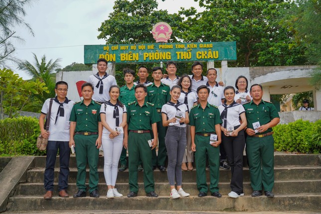 Sách quý truyền cảm hứng tới các cán bộ chiến sĩ trên Quần đảo Thổ Chu ảnh 6