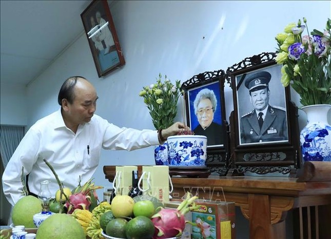 Thủ tướng dâng hương, tưởng nhớ các đồng chí nguyên lãnh đạo đã từ trần ảnh 4