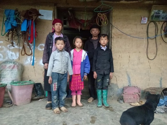 Cậu bé Hà Giang 12 tuổi cõng gạch cay kiếm 18.000 đồng/ngày được hỗ trợ hơn 40 triệu đồng ảnh 4