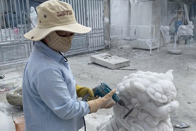 Những người đàn bà đục tượng ảnh 2