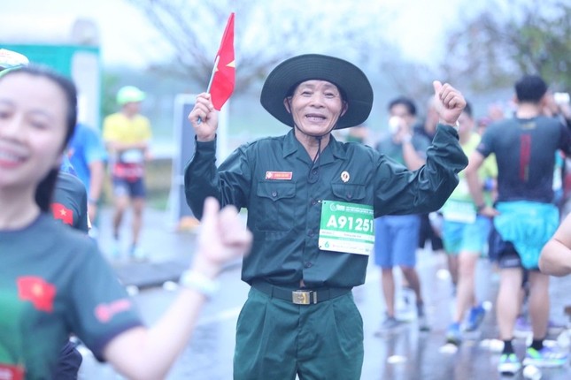 Những bước chân hòa bình ảnh 2