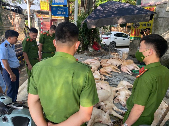 Thực phẩm bẩn bủa vây người tiêu dùng: Cần chế tài đủ mạnh ảnh 1