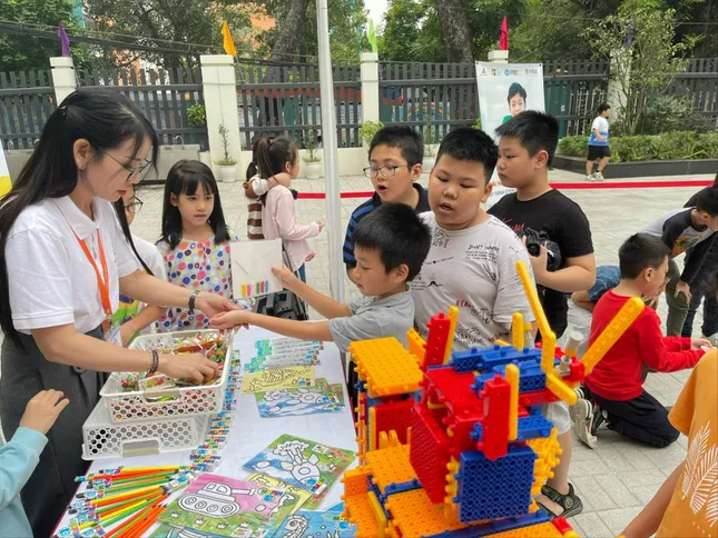 Trả lại &apos;khoảng trời&apos; cho trẻ thơ - Bài 1: Đôn đáo tìm chỗ chơi cho con ảnh 1