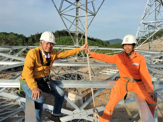 Báo chí luôn đồng hành cùng ngành Điện 'Thắp sáng niềm tin' ảnh 2