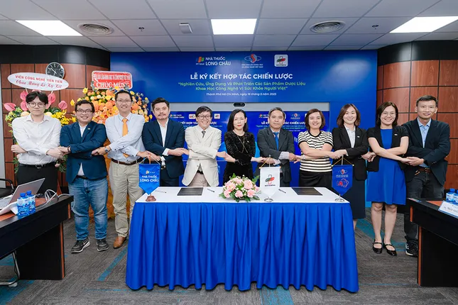 Long Châu bắt tay Viện Công Nghệ Tiên Tiến xây 'hàng rào khoa học' chăm sóc sức khỏe người Việt ảnh 1