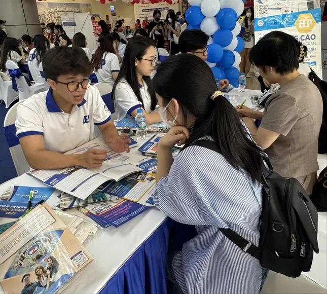 Giữa ma trận tổ hợp xét tuyển đại học: Cơ hội ở đâu? ảnh 1